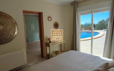 Fantastic villa with panoramic sea views.